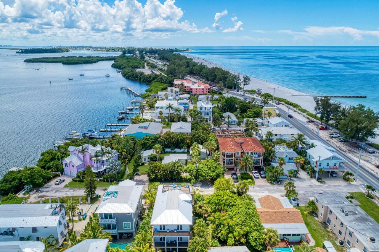 Haven-one Minute Walk To The Beach-private Yards-keyless Locks *
