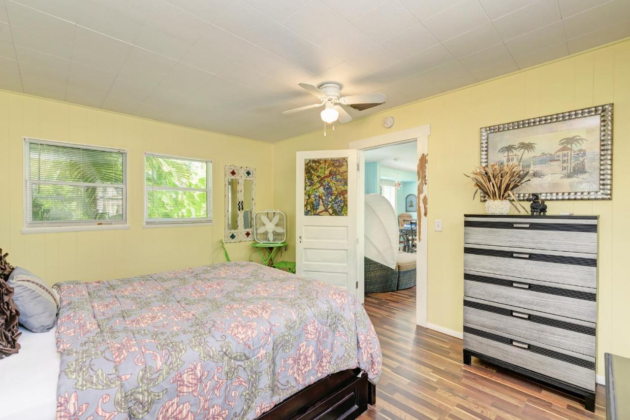 Haven-one Minute Walk To The Beach-private Yards-keyless Locks Holiday home