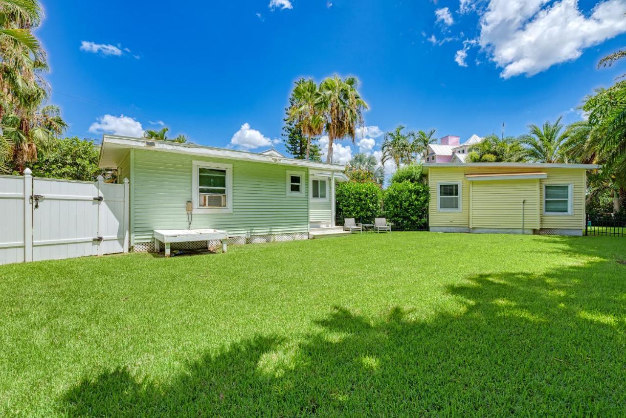 Holiday home Haven-one Minute Walk To The Beach-private Yards-keyless Locks *