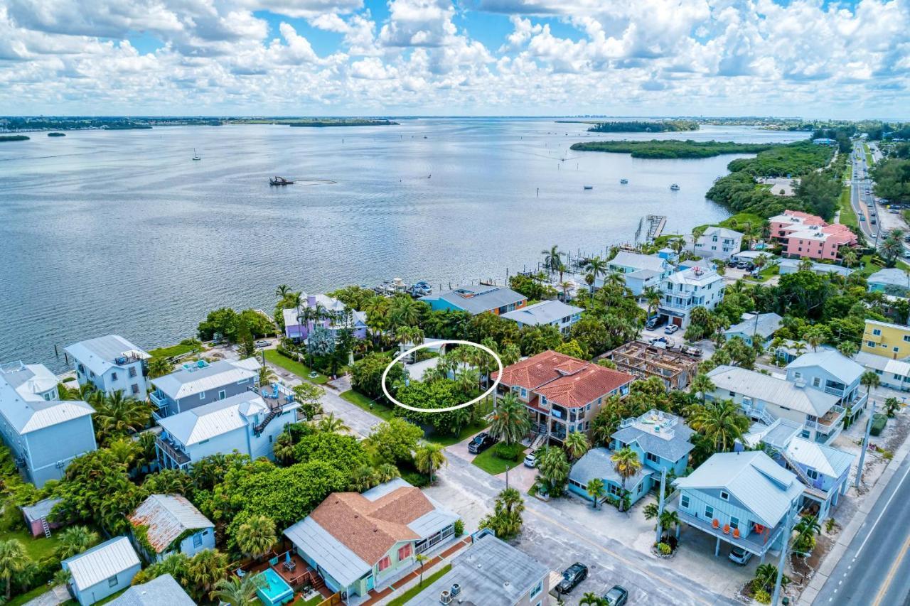 Haven-one Minute Walk To The Beach-private Yards-keyless Locks Bradenton Beach