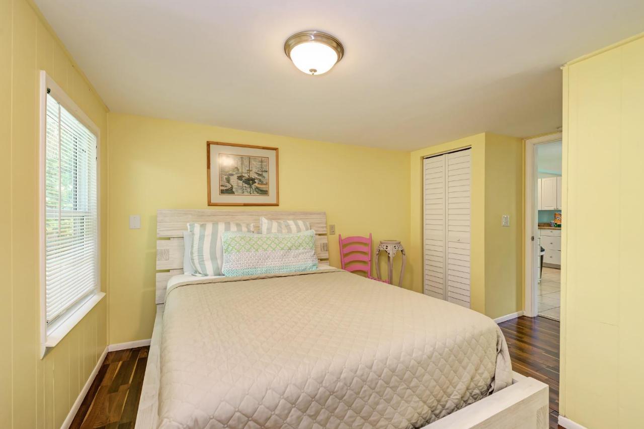 Holiday home Haven-one Minute Walk To The Beach-private Yards-keyless Locks Bradenton Beach