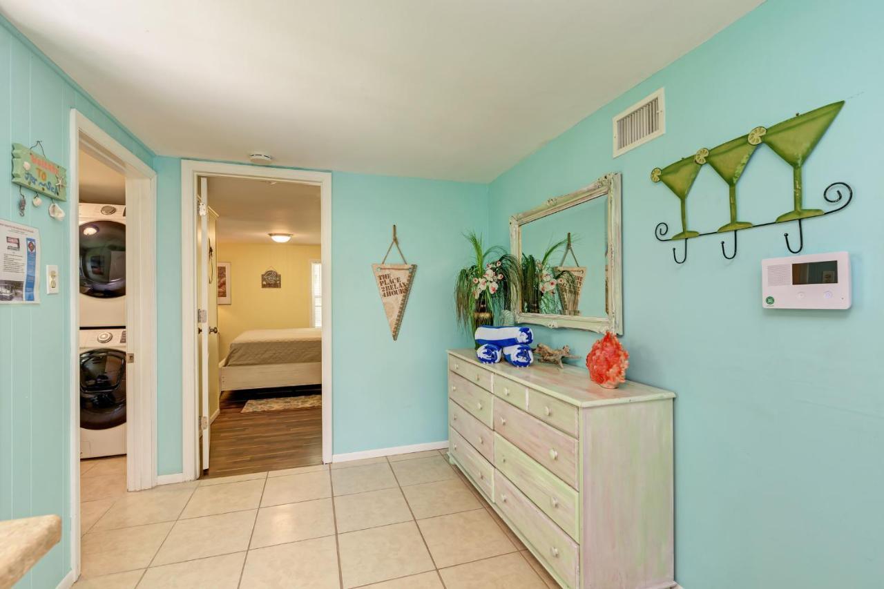 Haven-one Minute Walk To The Beach-private Yards-keyless Locks Holiday home Bradenton Beach